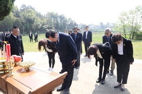 馬英九祖墳|馬英九祭祖數度落淚 向祖先報告：執政8年是兩岸最和。